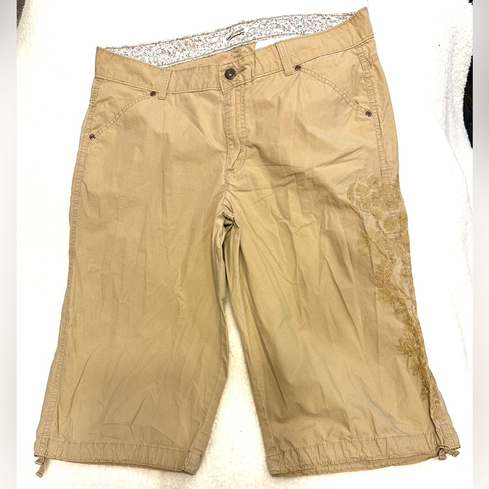 Lee Women's Khaki Capris with Floral Embroidery